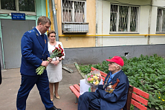 Прокурор Юго-Западного административного округа Владимир Шараментов поздравил ветеранов Великой Отечественной войны с Днем Победы!